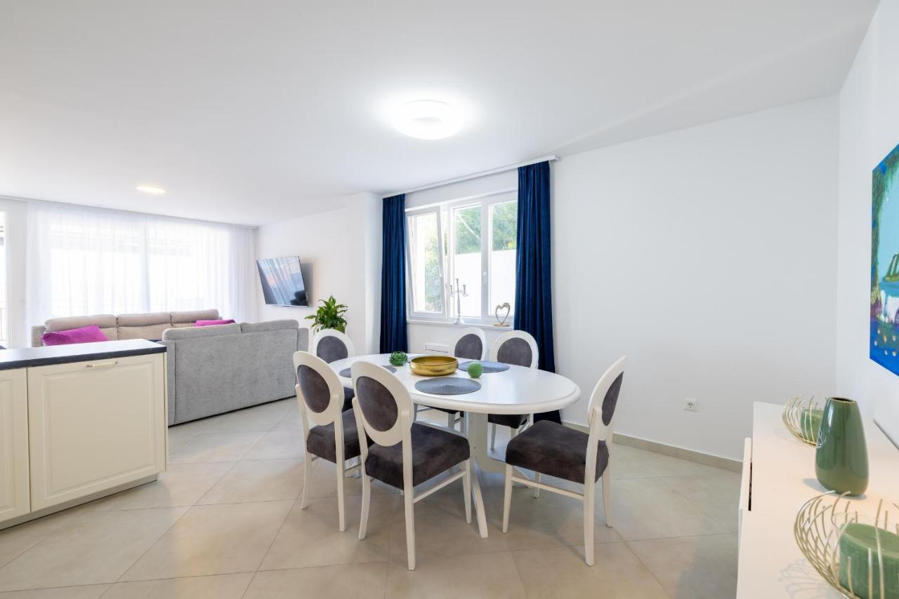 מאקרסקה Villa Smaragd - Lapis - Luxury Apartment With Shared Pool מראה חיצוני תמונה