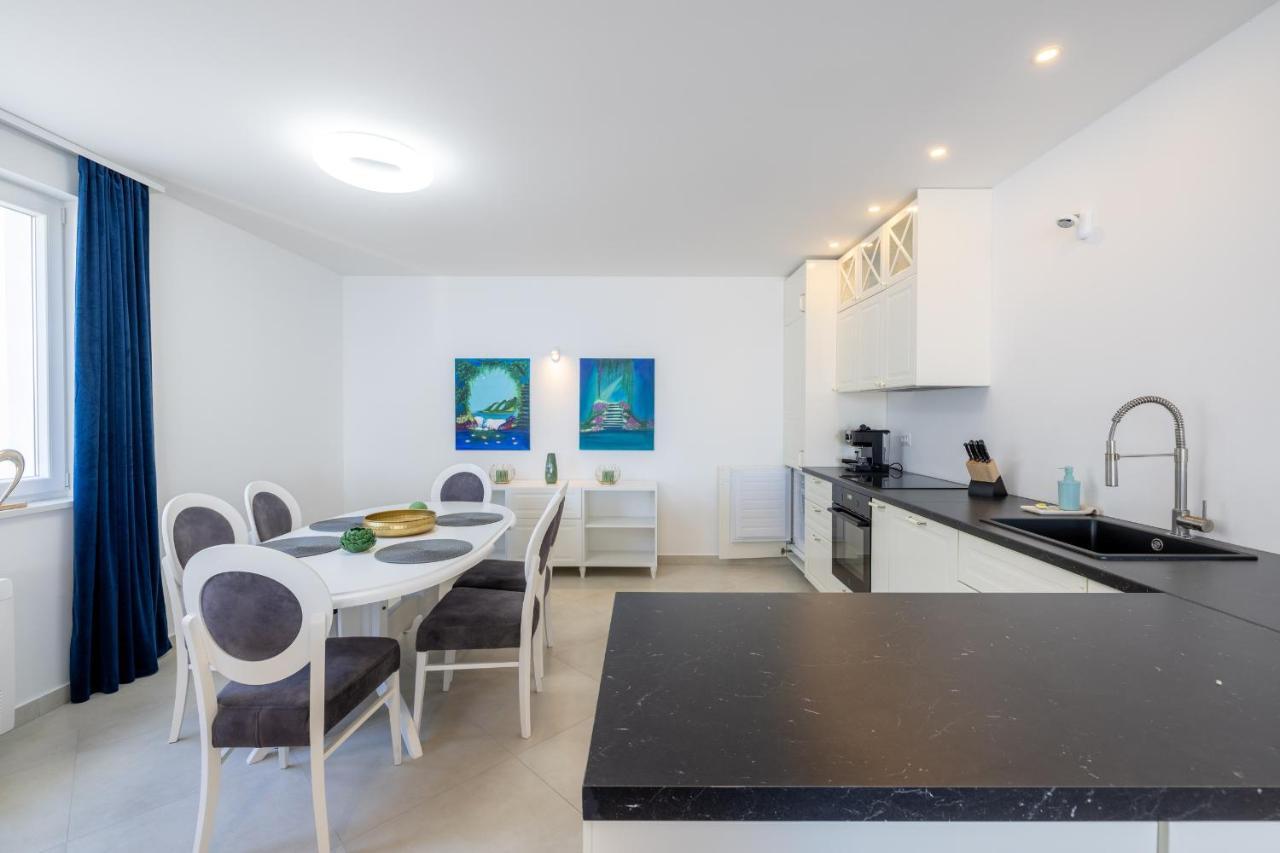 מאקרסקה Villa Smaragd - Lapis - Luxury Apartment With Shared Pool מראה חיצוני תמונה
